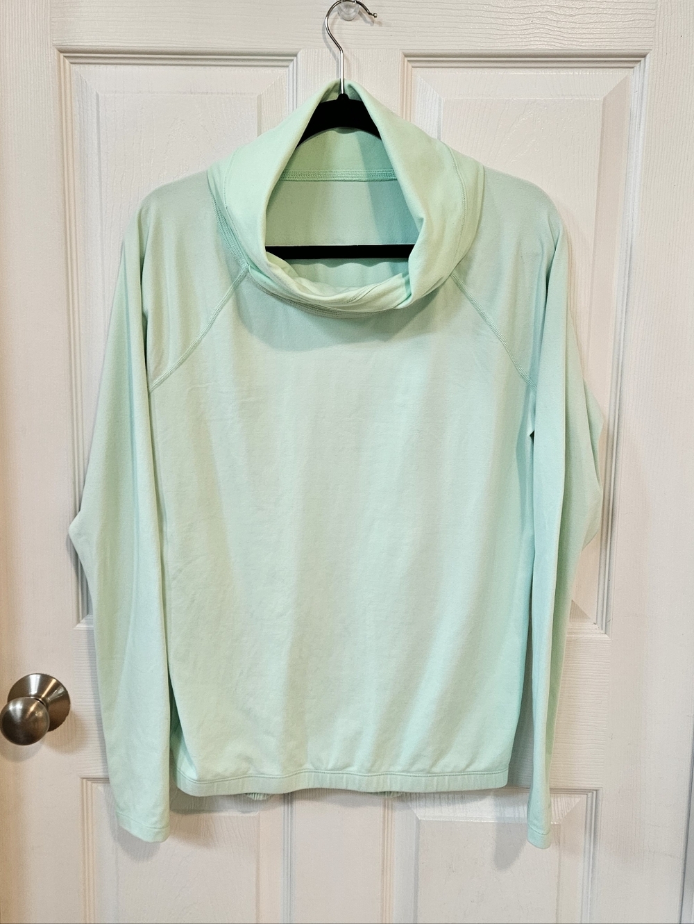 Lululemon Cowl Neck Long Sleeve Top Mint Green Women’s Medium No Tag
